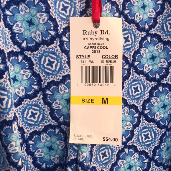 Gorgeous Ruby Rd. Capris - Picture 3 of 3